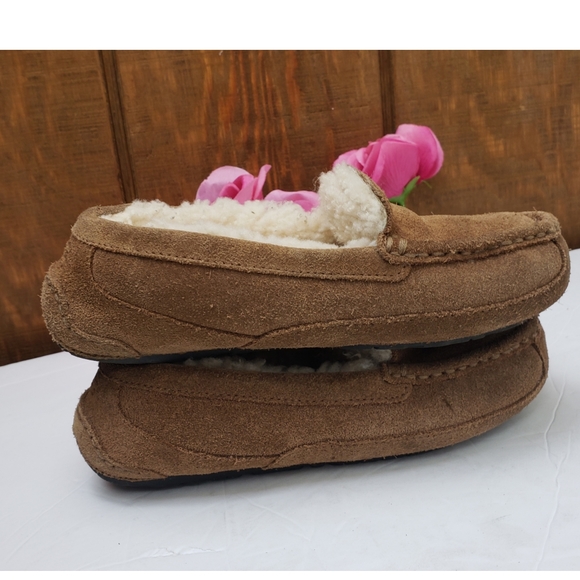 UGG brown suede girls moccasin size 2 - Picture 4 of 6
